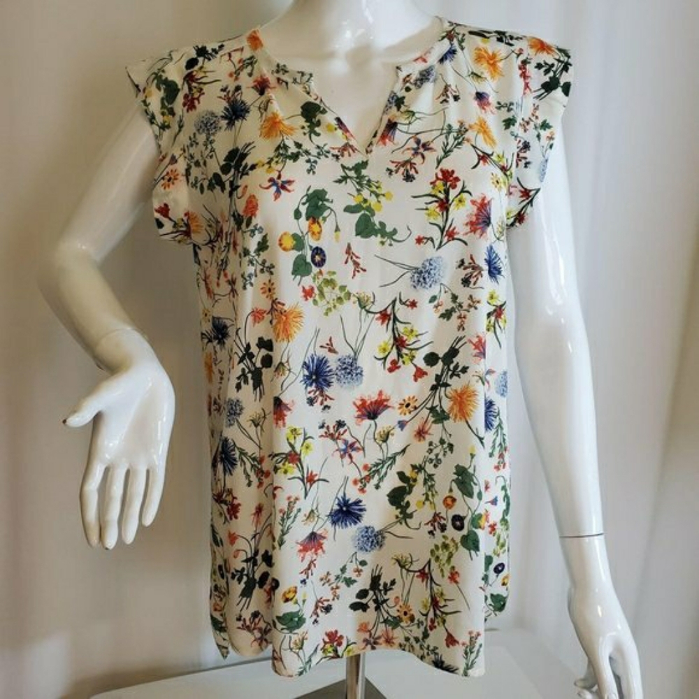 ISO: Pleion White Floral Top Pleat Back Cap Sleeve